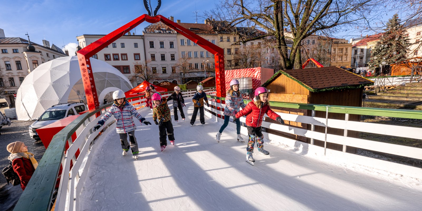 Kruhové kluziště na náměstí a v Parku Gustava Mahlera 