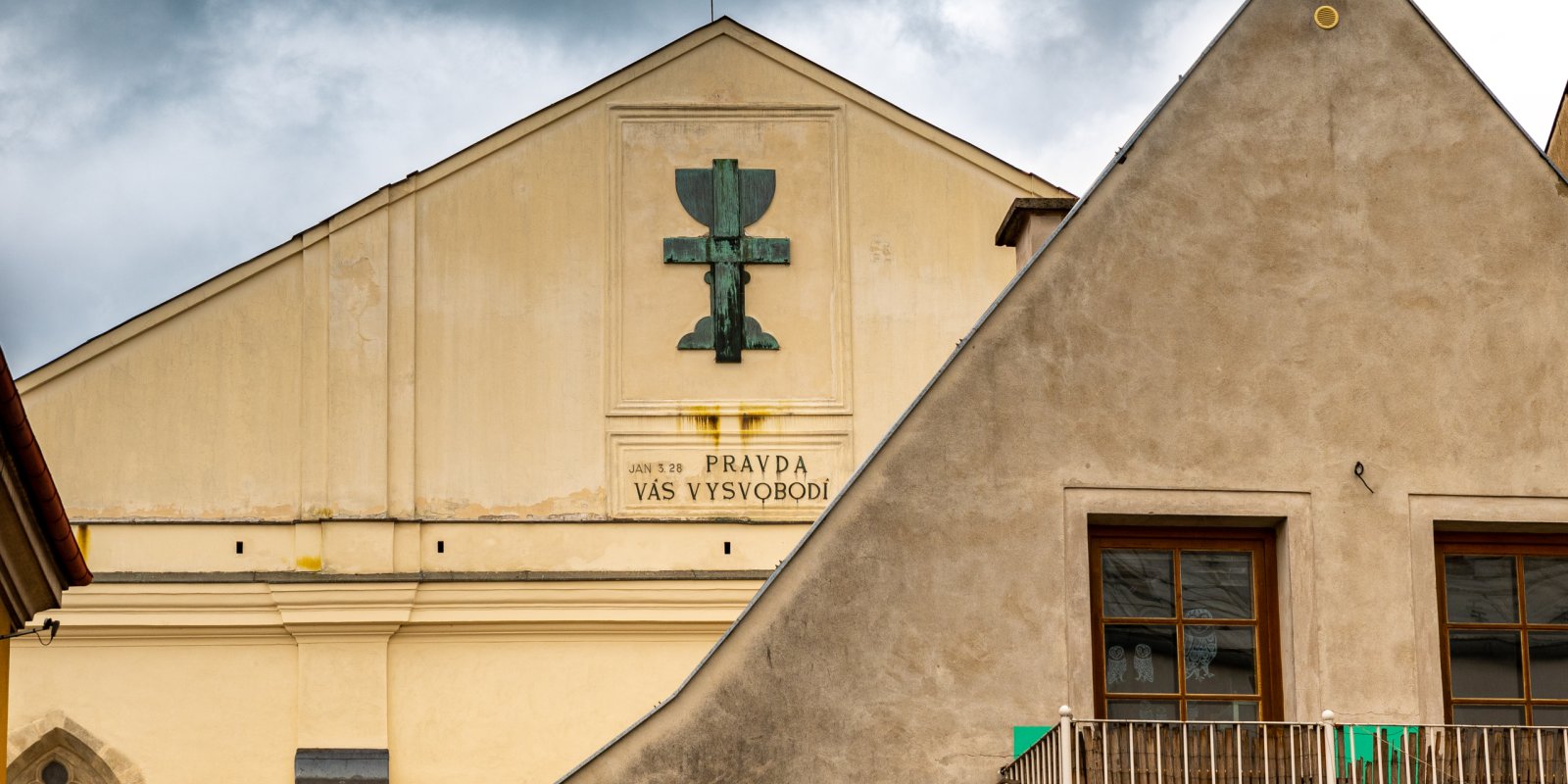 Interiéry dominikánského kostela Povýšení svatého Kříže 