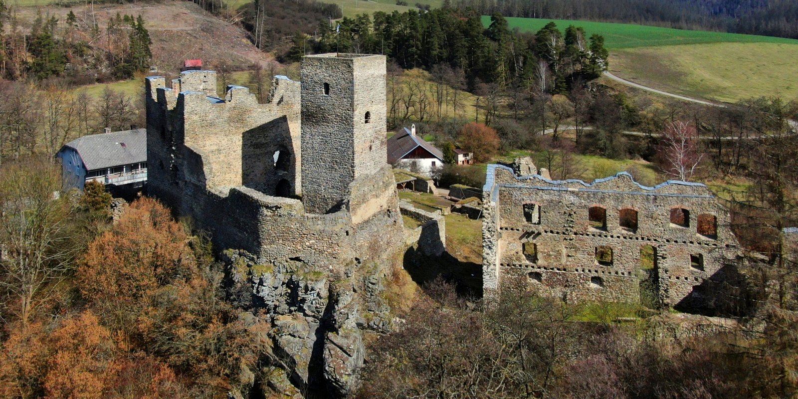 Údolím řeky Jihlavy ke zřícenině hradu Rokštejn