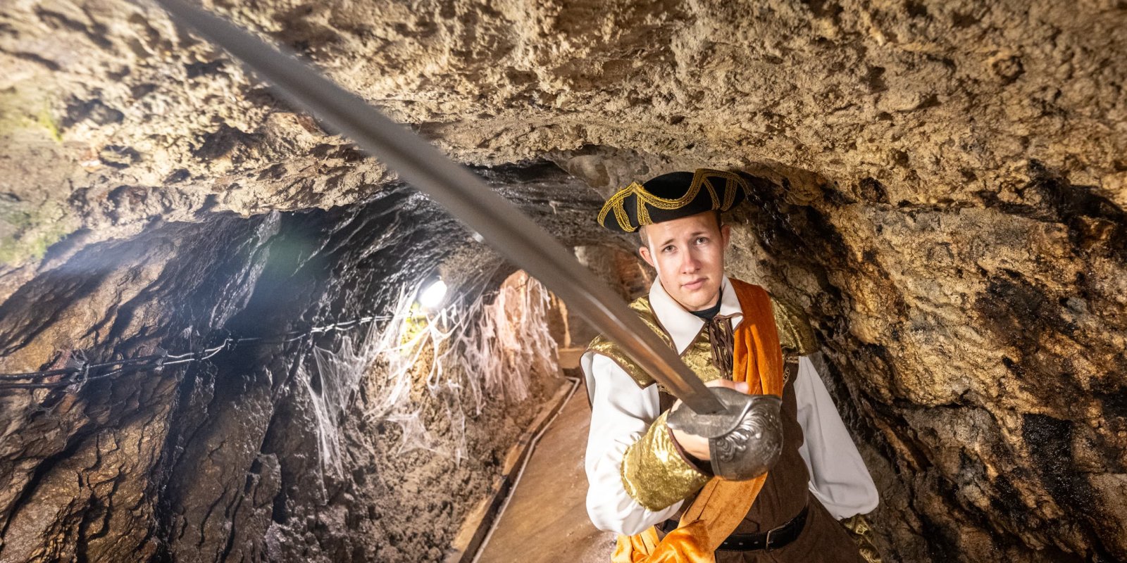 Večerní kostýmované prohlídky historického podzemí 