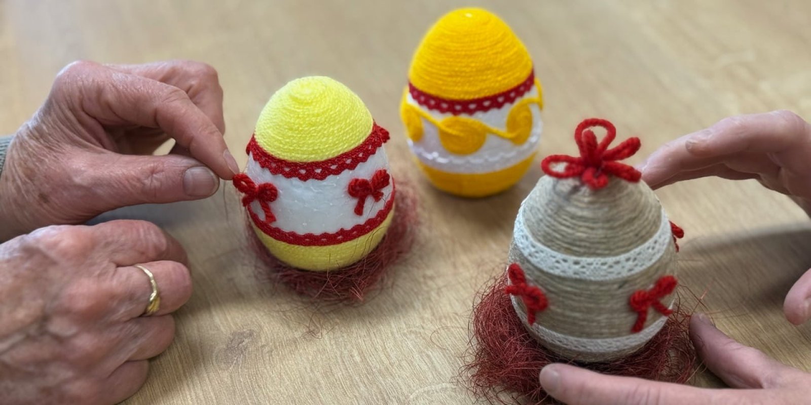 Malování velikonočních vajíček voskem