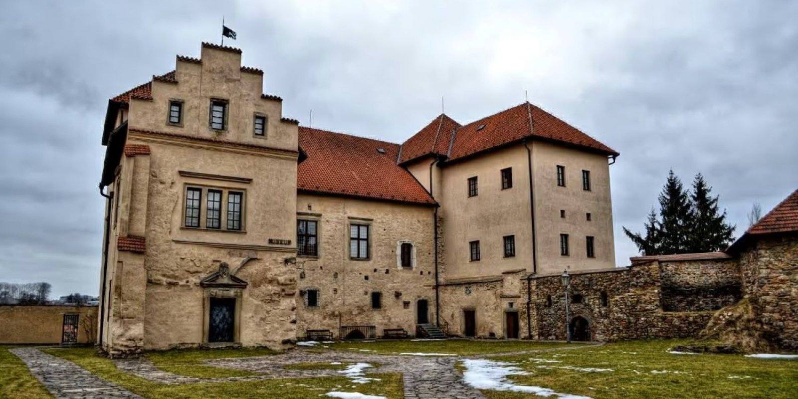 Hrad a zámek Polná