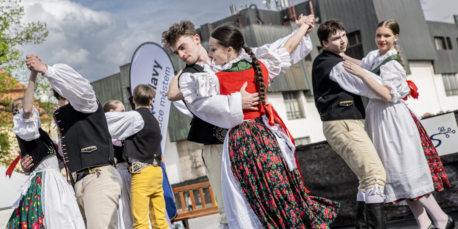 Odpoledne s folklorem: Taneční dílna a beseda bez cimbálu
