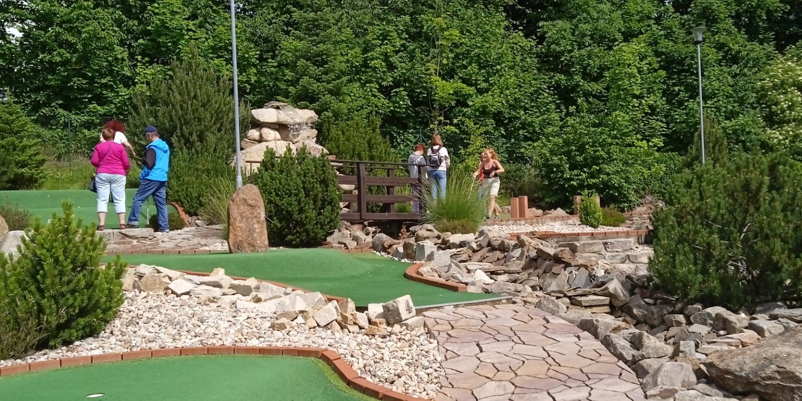 Zahrajeme si minigolf!