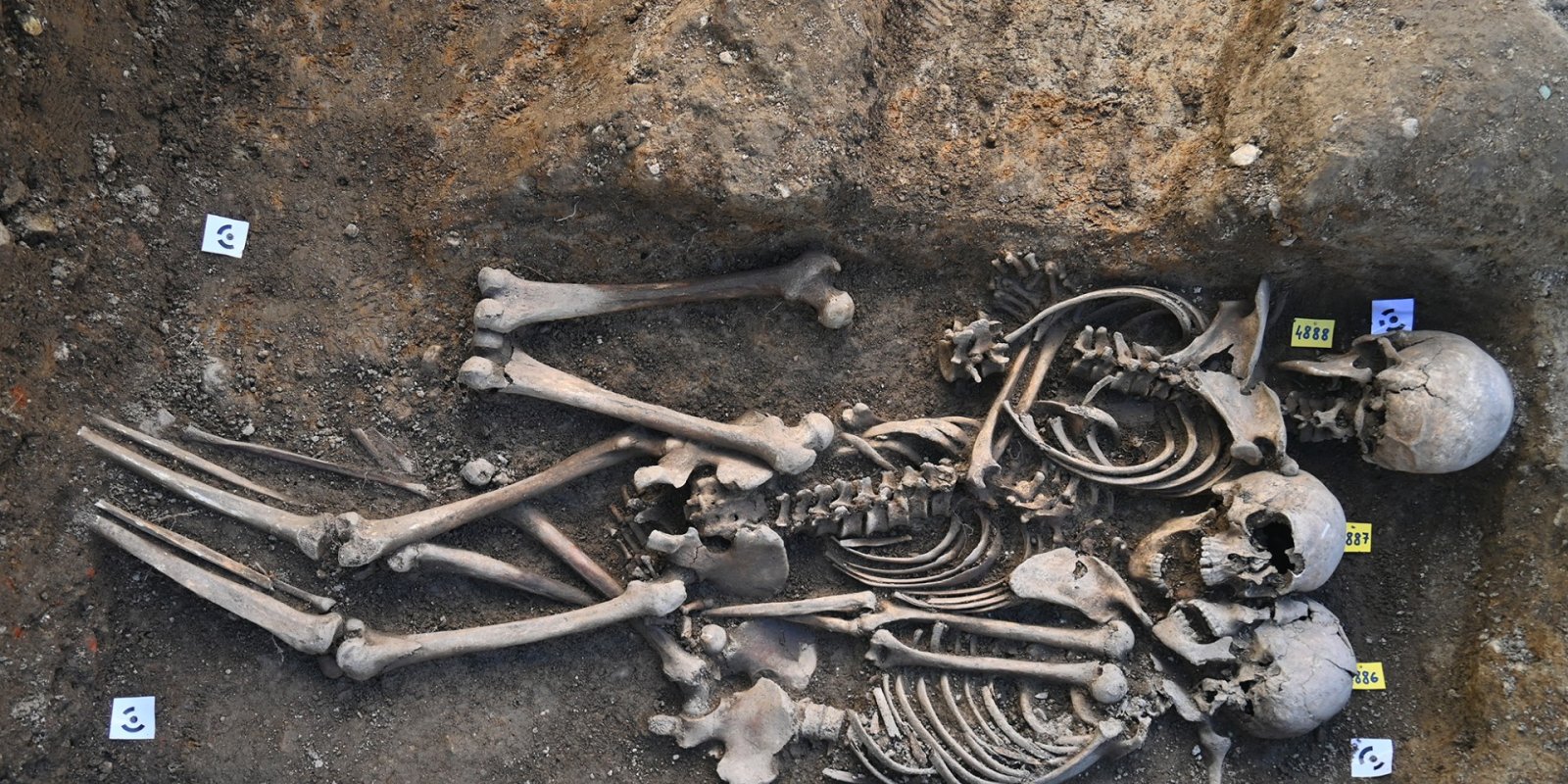 Archeologie při stavbě Horácké multifunkční arény: Výzkum hřbitova u kostela sv. Ducha