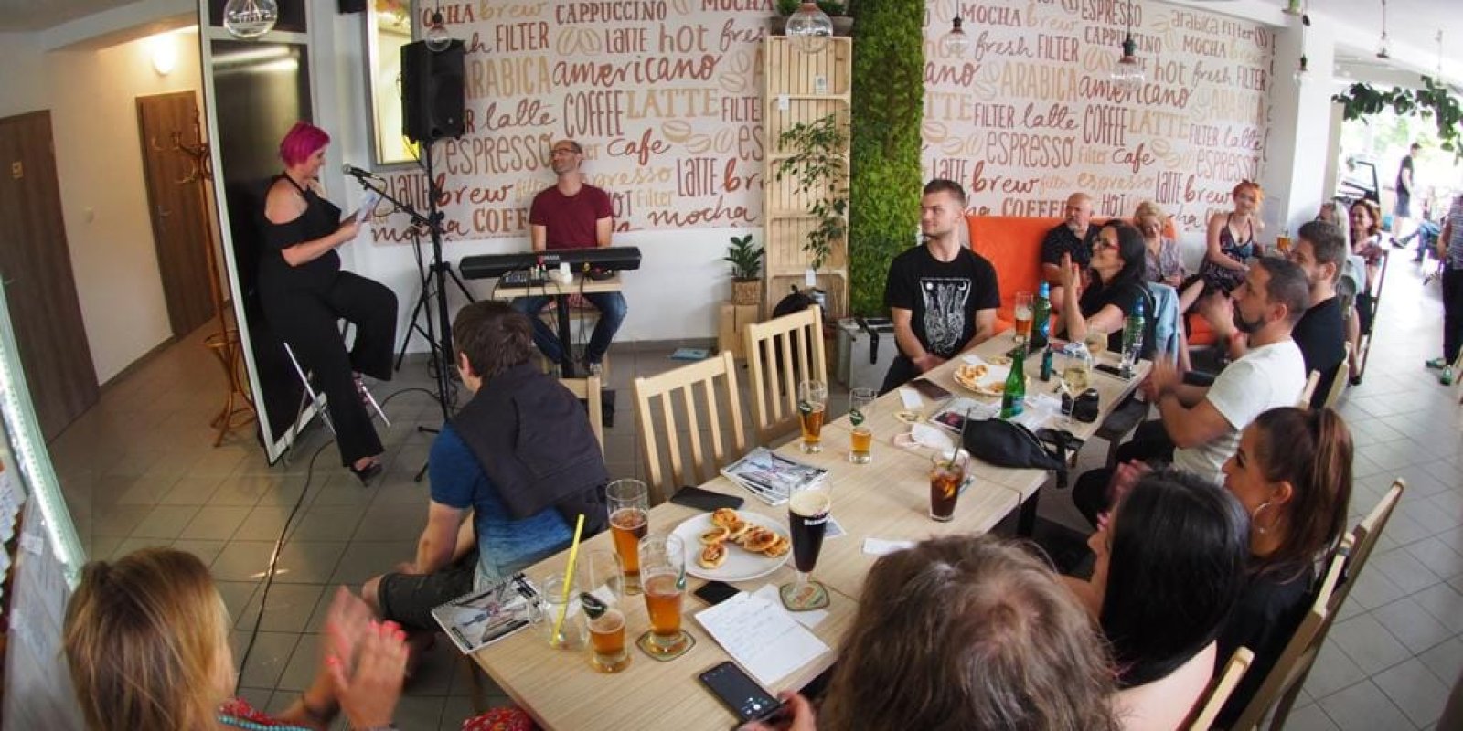 Across the art - móda, poezie, hudba, fotografie