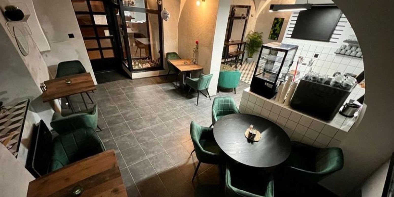 Mad Monkey Café & Bistro