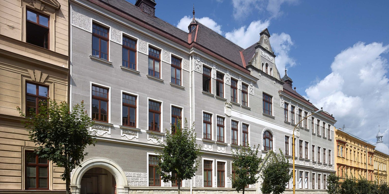 Interiéry střední školy průmyslové, krásy zaalpské renesance - kapacita prohlídky naplněna 