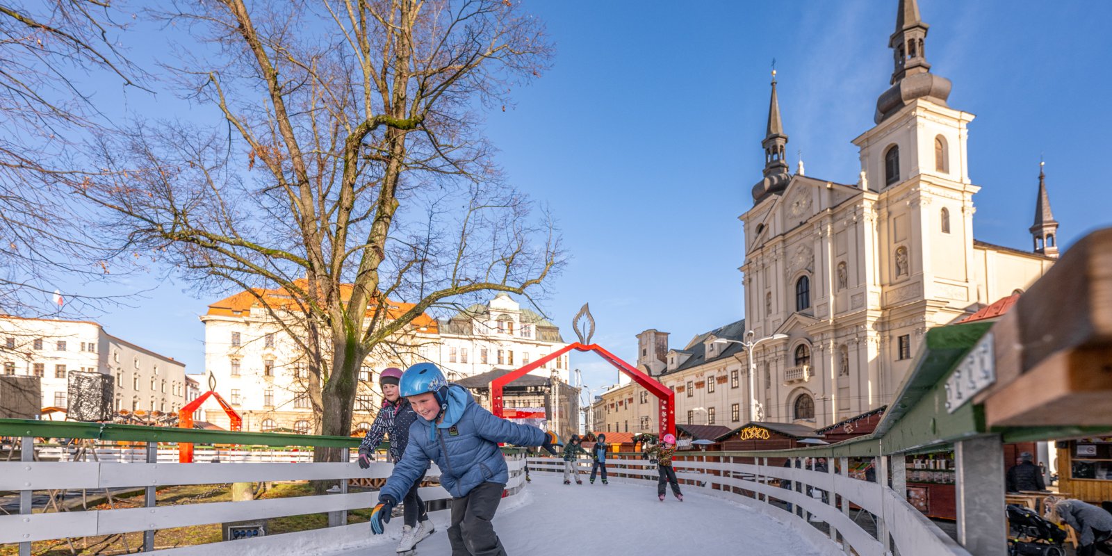 Kruhové kluziště na náměstí