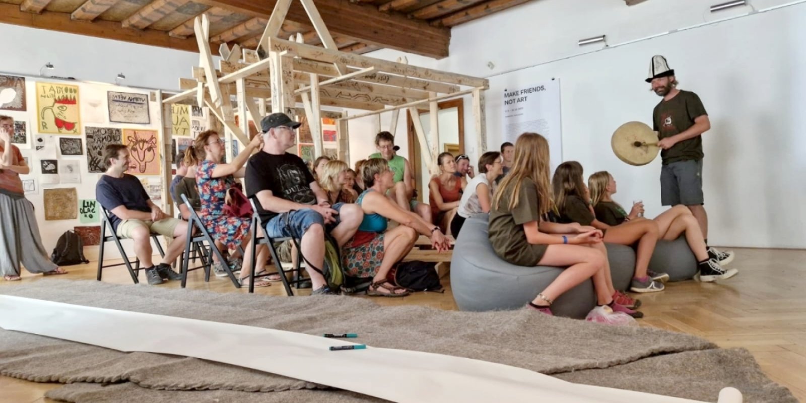 Beseda PODHRABAT KRABATINU? 